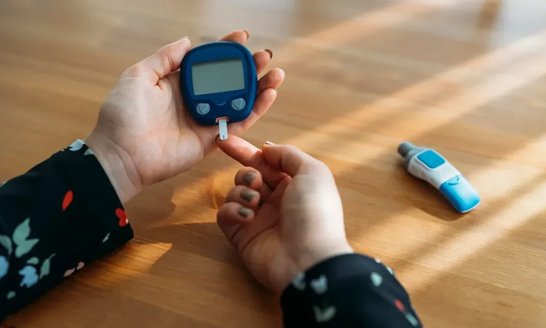 The Ultimate Guide to Choosing the Right Blood Glucose Monitor